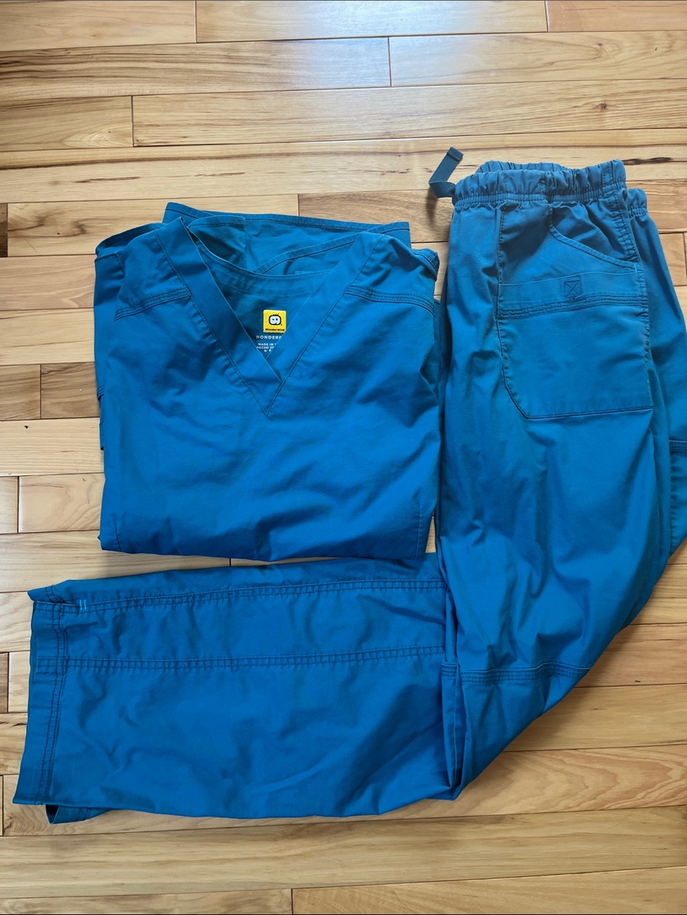 Wonderwink scrub set XL top and L cargo pants.